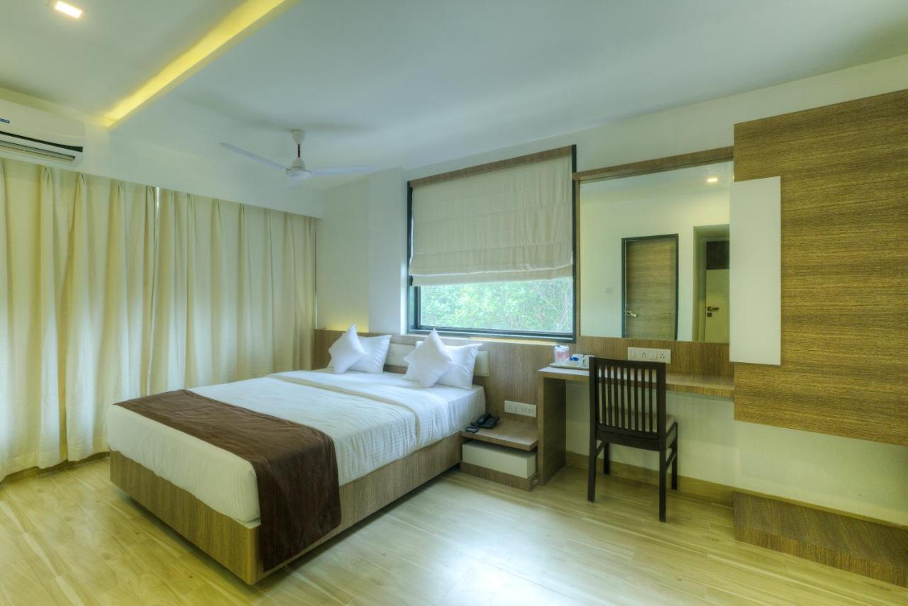 Crown Inn Panvel Ngoại thất bức ảnh